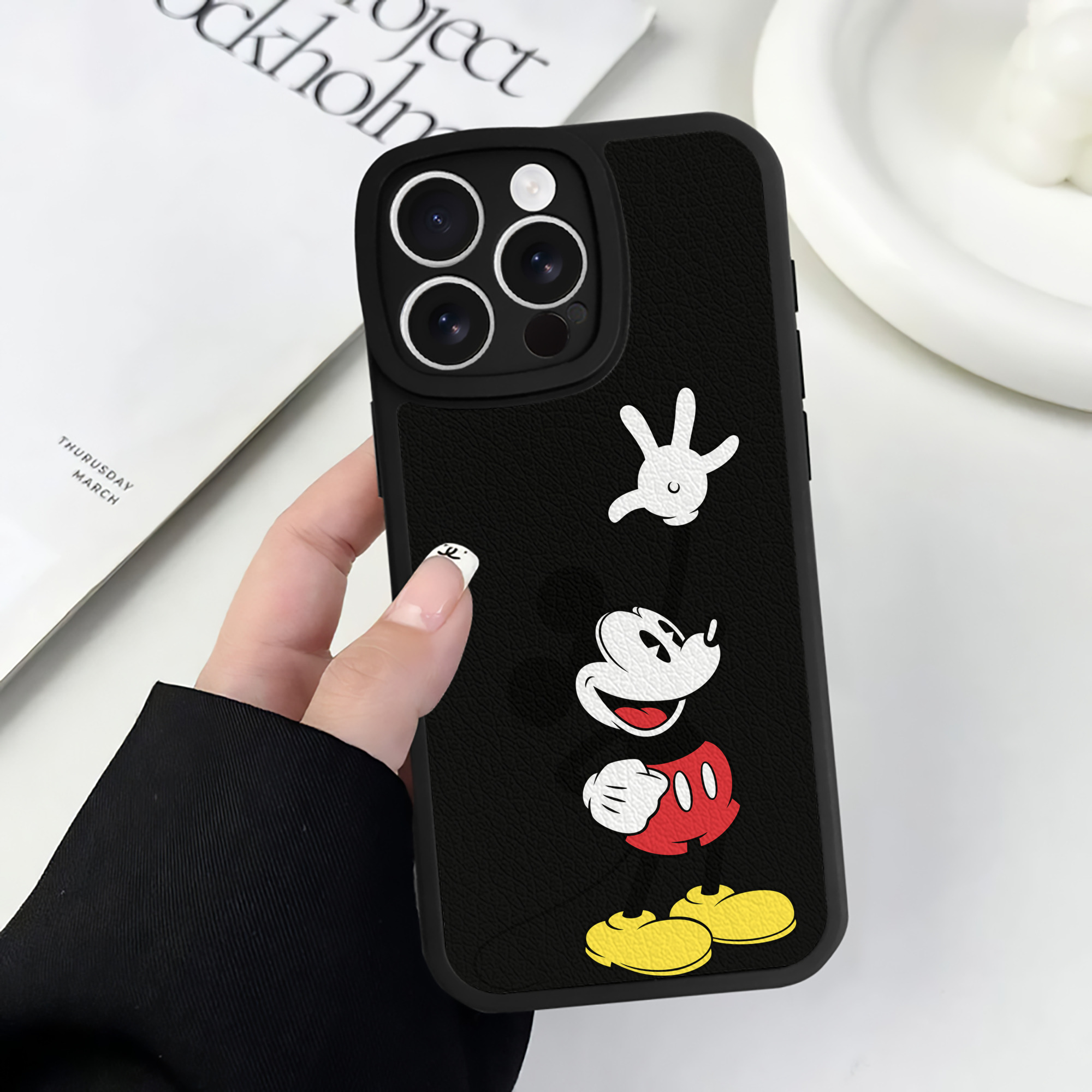 （画像用） ミッキーマウス Mickey Mouse 【iPhone 16シリーズ対応】シリコンスマホケース（レザー調） 材質：シリコン